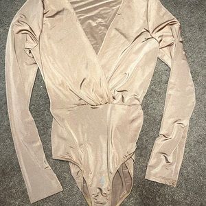 V-Neck Nude Bodysuit🤎